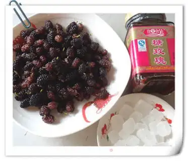 Make Rose and mulberry sauce step 0