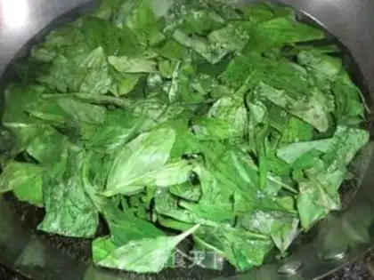 Make Cheqian wolfberry sweet soup step 1