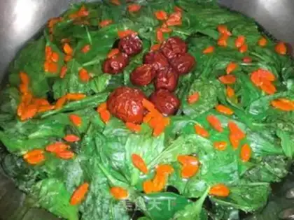 Make Cheqian wolfberry sweet soup step 2