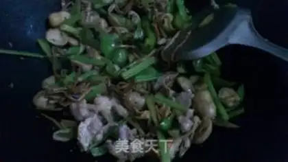 Make stir-fried pork with day lily and straw mushroom step 16