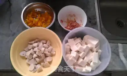 Make Stewed tofu with salted egg and fish ball step 0