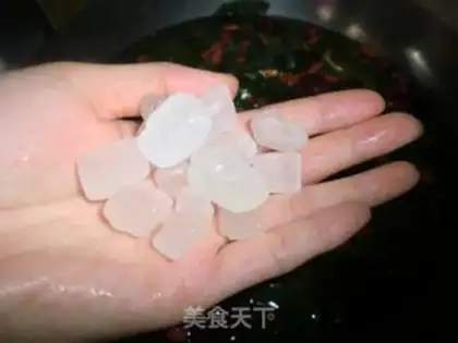 Make Cheqian wolfberry sweet soup step 3