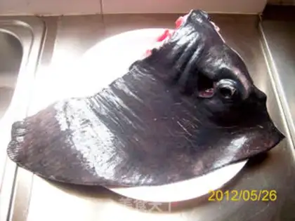 Make Fresh and spicy ray fish casserole with onions and garlic step 0