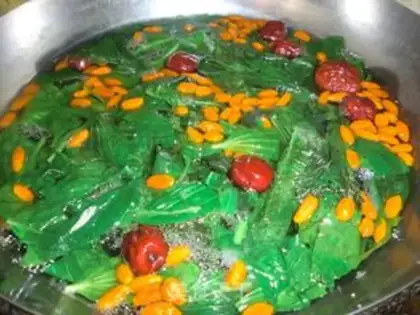 Make Cheqian wolfberry sweet soup step 4