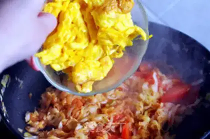 Make Scrambled cabbage with tomato and egg step 10