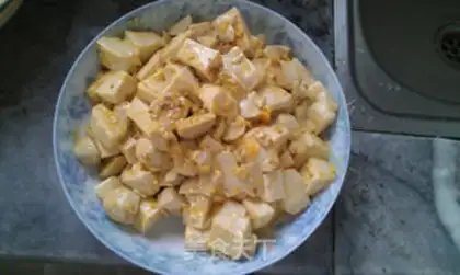 Make Stewed tofu with salted egg and fish ball step 4
