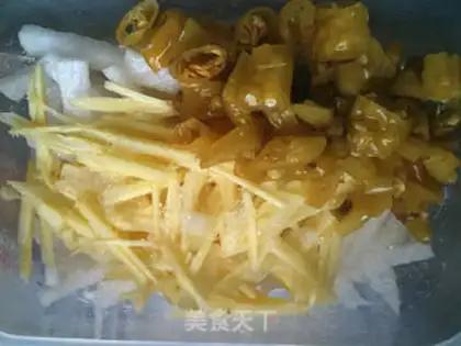Make Pickled shredded radish with pickled pepper step 10