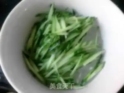 Make Cucumber mixed cold noodles step 5