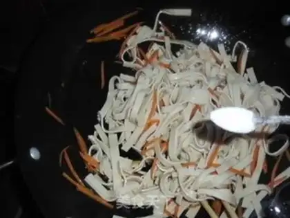 Make Stir fry thousands of shredded silk step 5