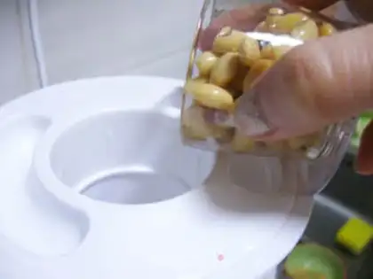 Make Iced soy milk step 1
