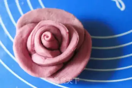 Make Purple Rose Mantou step 19