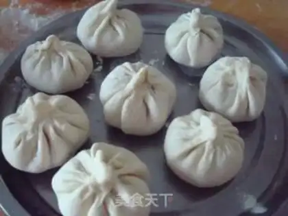 Make Chinese cabbage and mushroom meat steamed buns step 5
