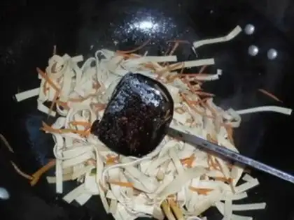Make Stir fry thousands of shredded silk step 7