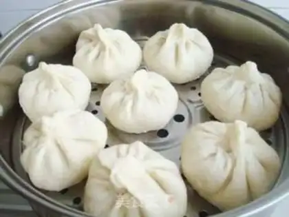 Make Chinese cabbage and mushroom meat steamed buns step 6