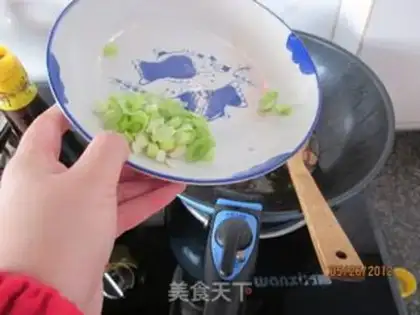 Make Potato chips with abalone sauce step 3