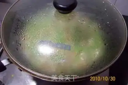 Make stir-fried diced pork with fragrant dried edamame step 10
