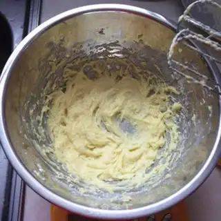 Make Caramel coffee cookies step 1