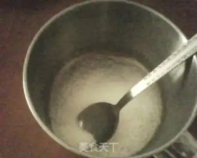 Make Homemade old yogurt step 1