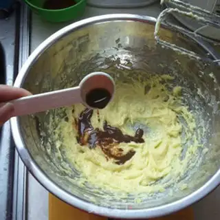 Make Caramel coffee cookies step 2