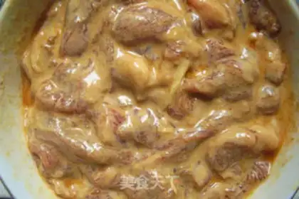 Make stir-fried bamboo shoots with lean meat step 2