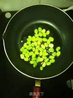Make stir-fried shrimp on bean paste with zucchini step 3
