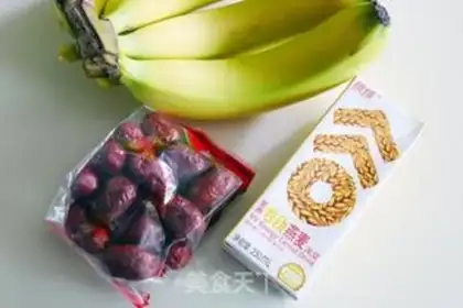 Make Banana red date milkshake step 0