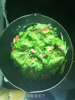 Make stir-fried shrimp on bean paste with zucchini step 5