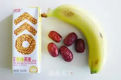 Make Banana red date milkshake step 1