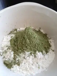 Make Oat bean dregs and green tea rolls step 2