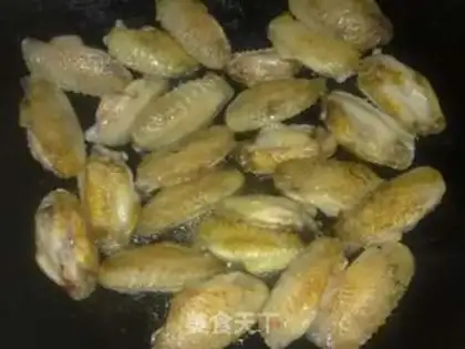 Make Wind-sugar chicken wings step 1