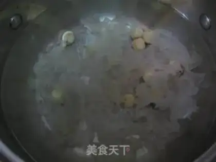 Make Papaya, white fungus and lotus seed soup step 4