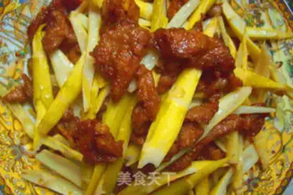 Make stir-fried bamboo shoots with lean meat step 7