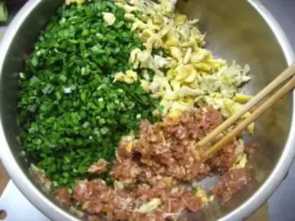 Make Pork and leek three delicacies pie step 4