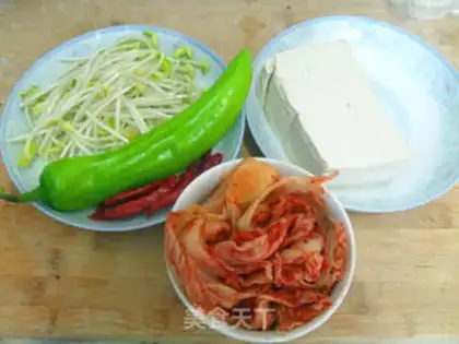 Make Korean spicy cabbage and tofu soup step 0