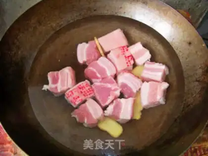 Make Special braised pork step 1