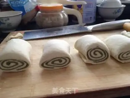 Make Oat bean dregs and green tea rolls step 7