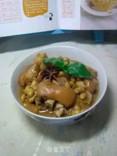 Make Stewed pork knuckle with soybeans step 6