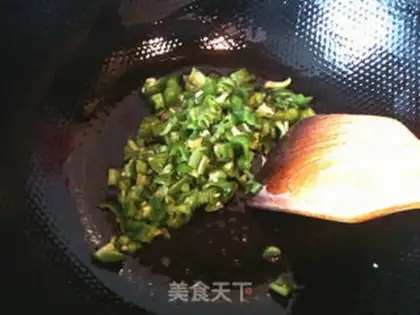 Make Chop pepper mixed with preserved egg step 7