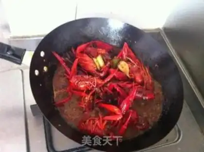Make spicy crayfish step 2