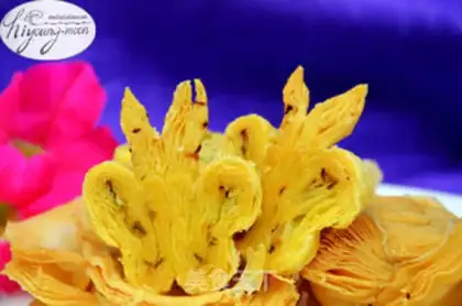 Make onion fragrant butterfly cake step 14