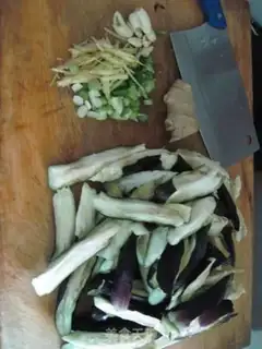 Make Stewed eggplant with catfish step 1