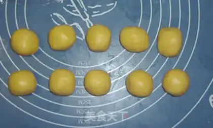 Make pineapple bun step 8