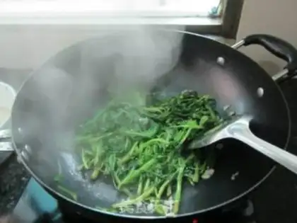 Make stir-fried cabbage step 3