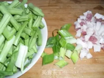 Make Dry stir-fried green beans with minced meat step 0