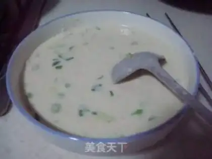 Make chopped green onion egg cake step 2