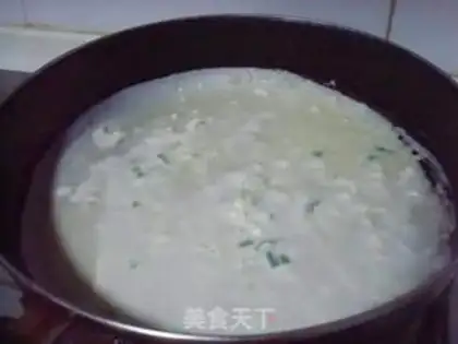 Make chopped green onion egg cake step 3