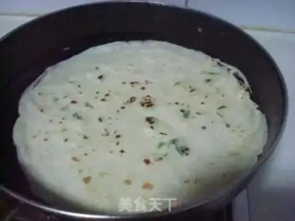 Make chopped green onion egg cake step 5