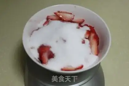 Make strawberry ice cream step 1