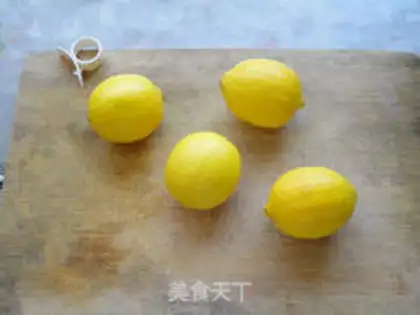 Make honey lemon tea step 2