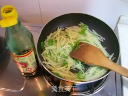 Make Home-cooked shredded potatoes step 5